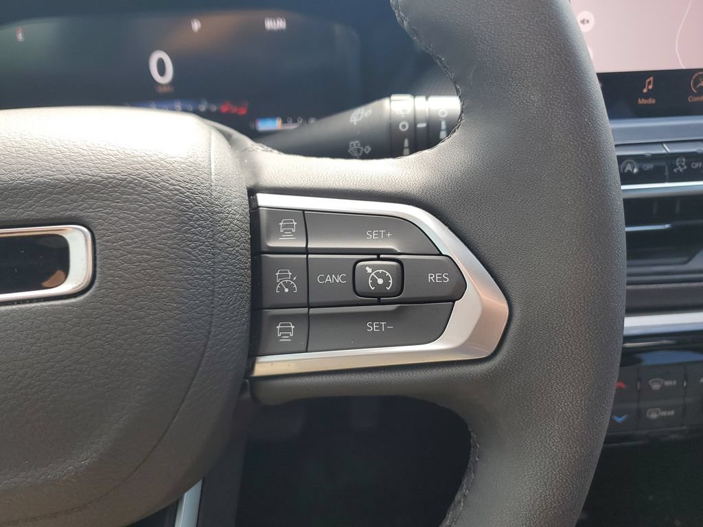 Used 2025 Jeep Compass Limited w/ High Altitude Package AWD/4WD image 30