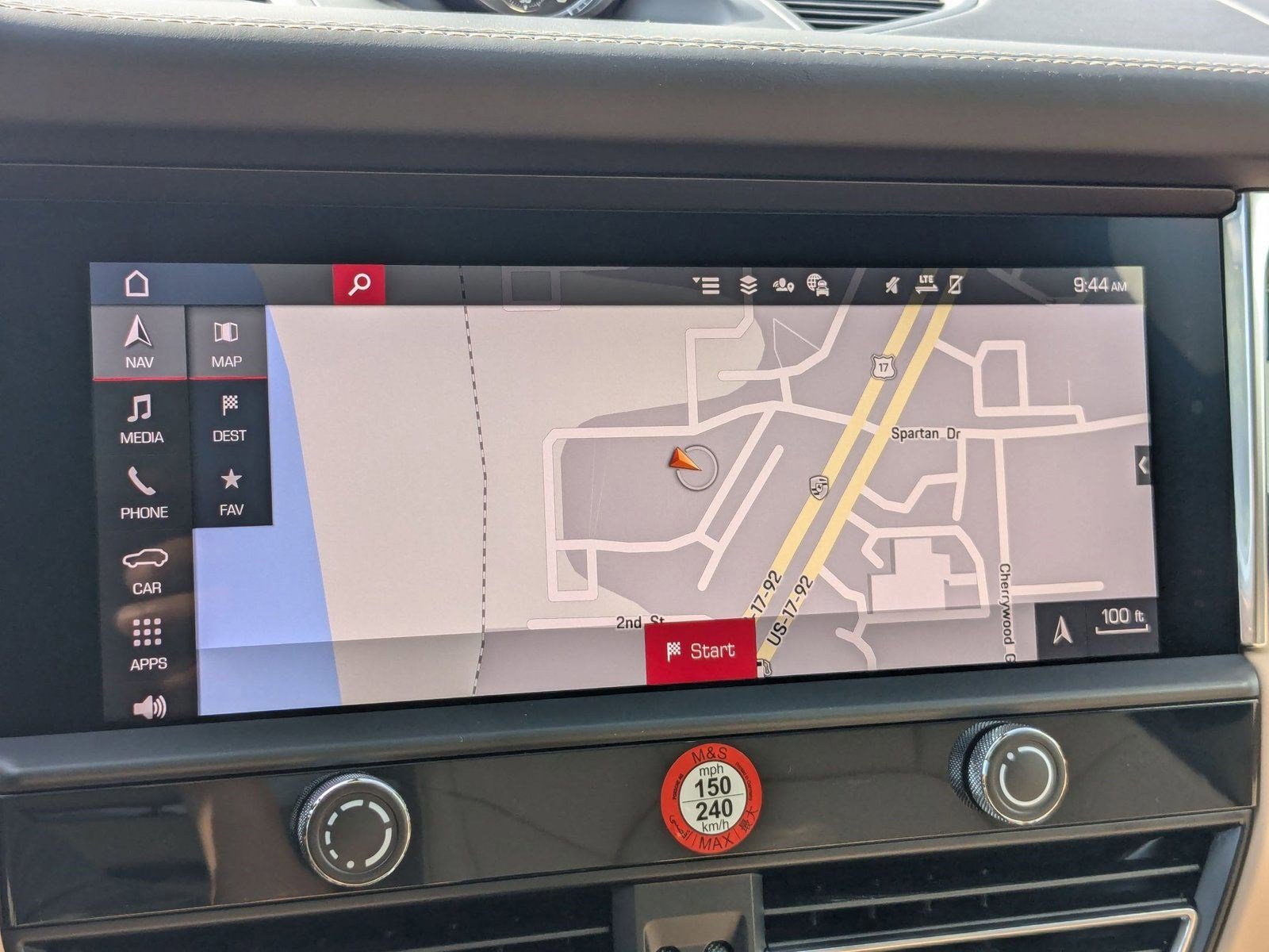 Certified 2025 Porsche Macan image 18