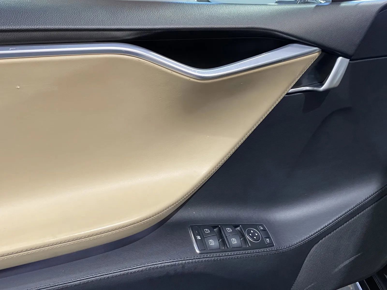 Used 2013 Tesla Model S 85 image 11