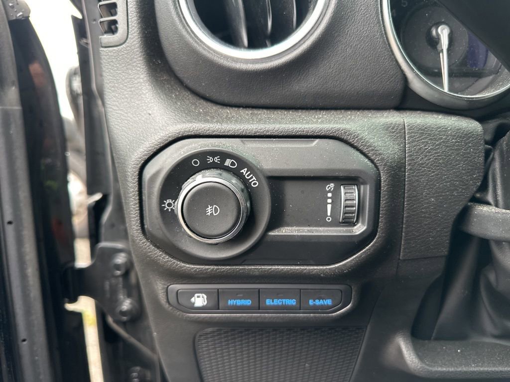 Used 2023 Jeep Wrangler Unlimited Sahara w/ Cold Weather Group AWD/4WD image 14