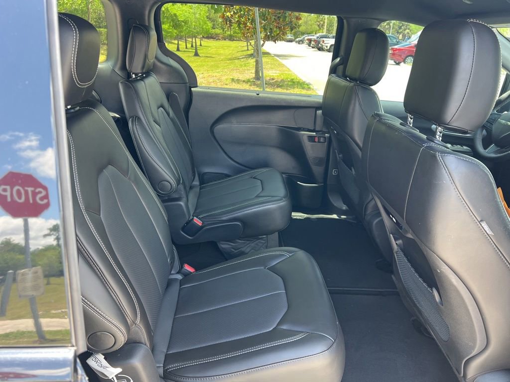 Used 2024 Chrysler Pacifica Touring-L w/ S Appearance Package FWD image 45