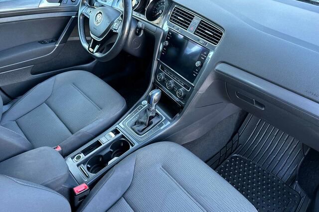 Used 2019 Volkswagen e-Golf SE w/ Driver Assistance Package image 16