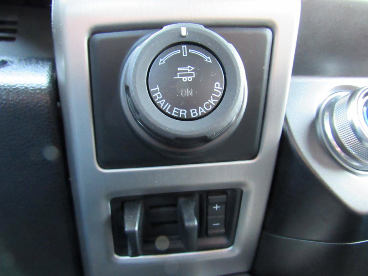 Used 2019 Ford F150 Platinum w/ Equipment Group 701A Luxury image 23