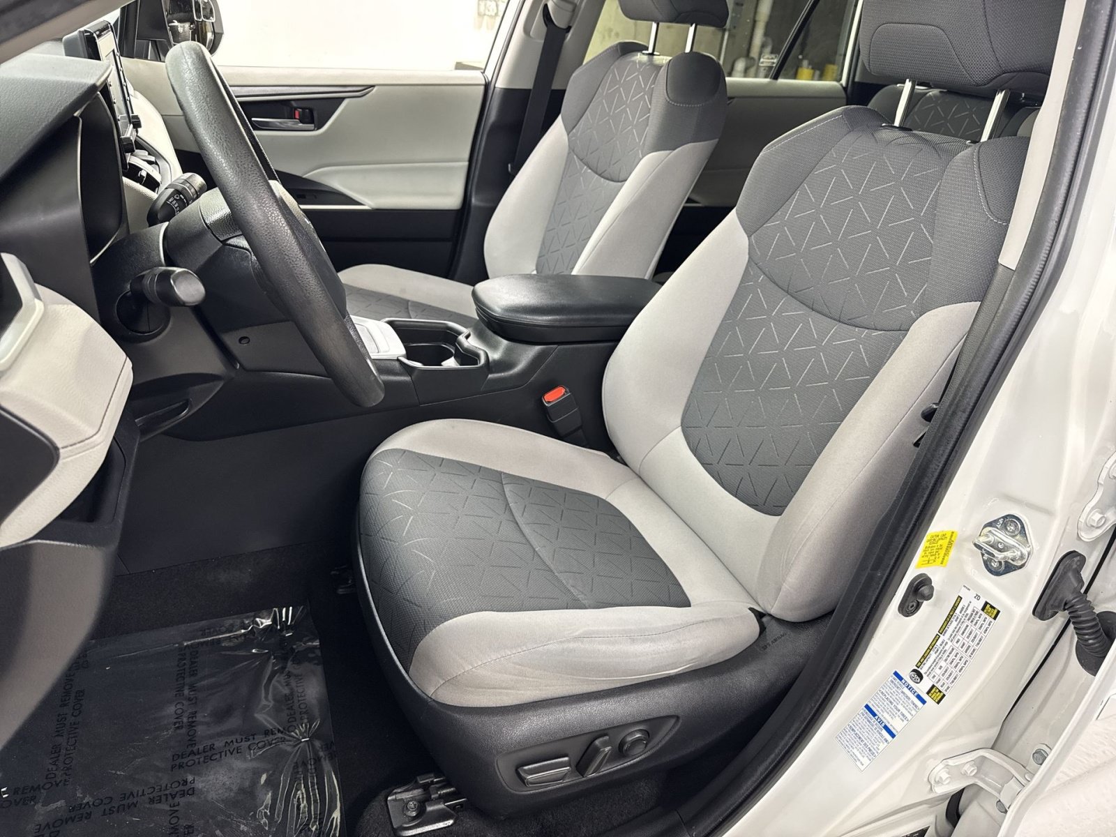 Used 2021 Toyota RAV4 XLE AWD/4WD image 25
