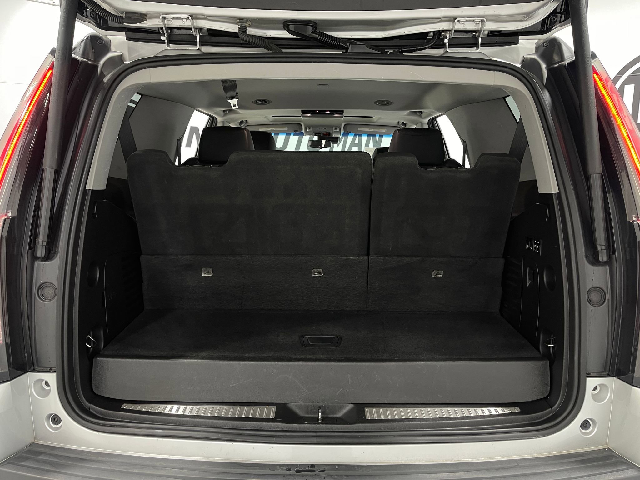 Used 2018 Cadillac Escalade Premium Luxury AWD/4WD image 27
