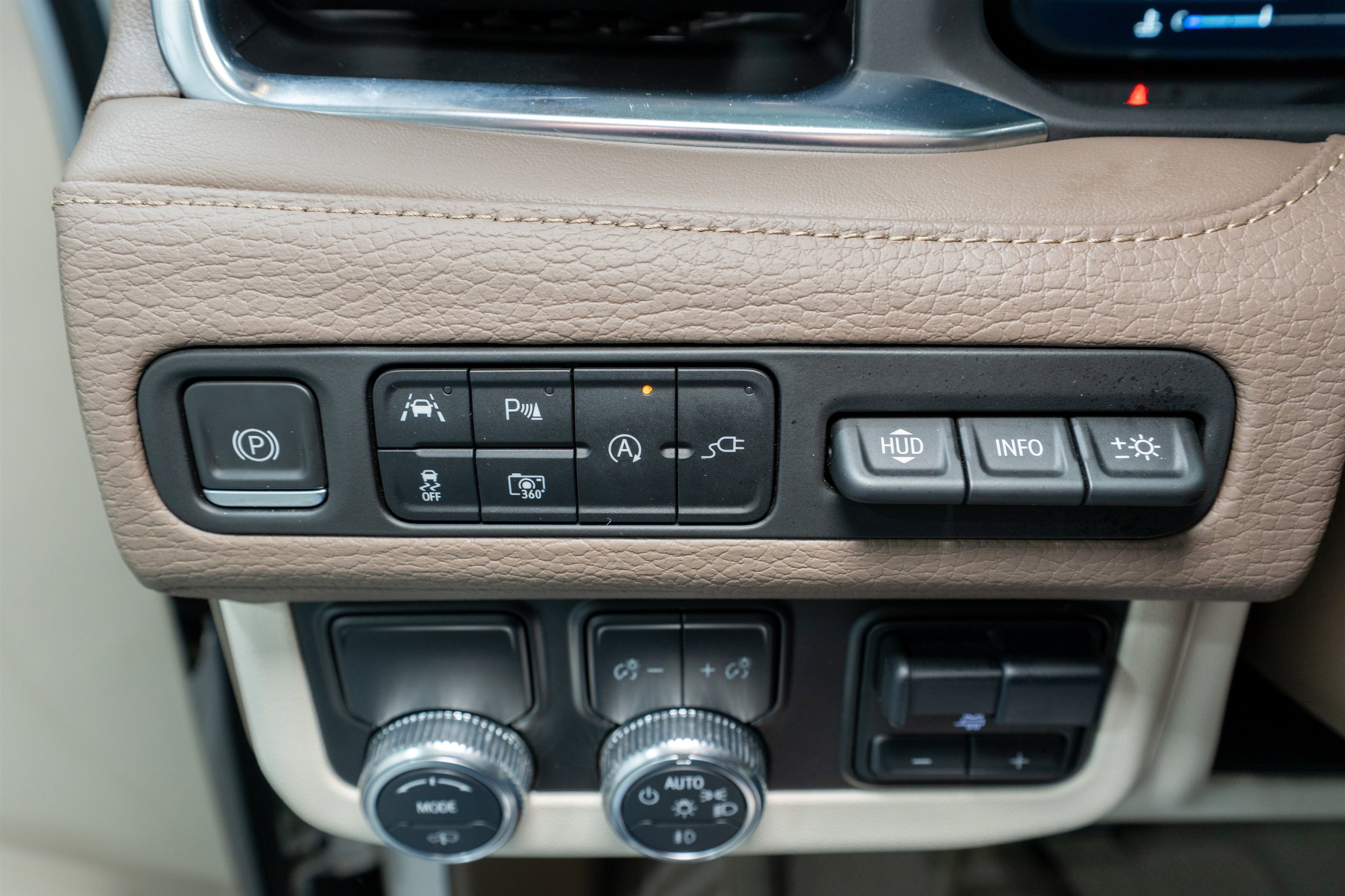 Used 2022 GMC Yukon XL Denali w/ Denali Premium Package image 31