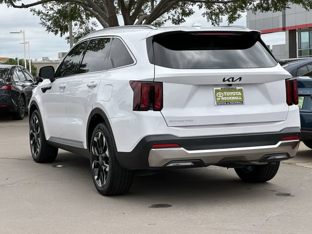 Used 2025 Kia Sorento EX w/ Panoramic Sunroof Package FWD image 3