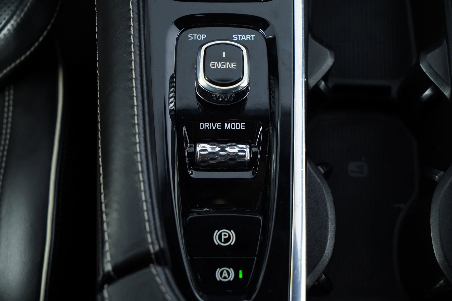 Used 2016 Volvo XC90 T6 R-Design w/ Protection Package Plus image 36