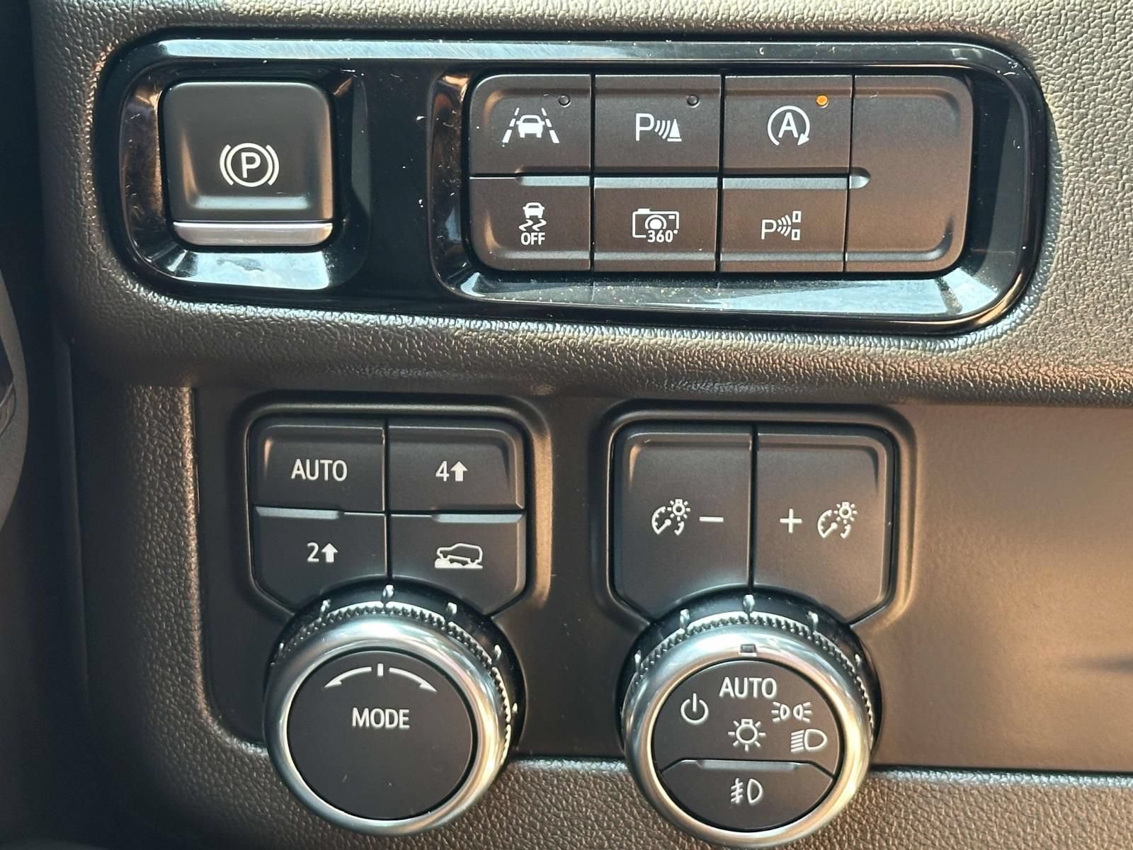 Certified 2025 GMC Yukon Denali AWD/4WD image 15
