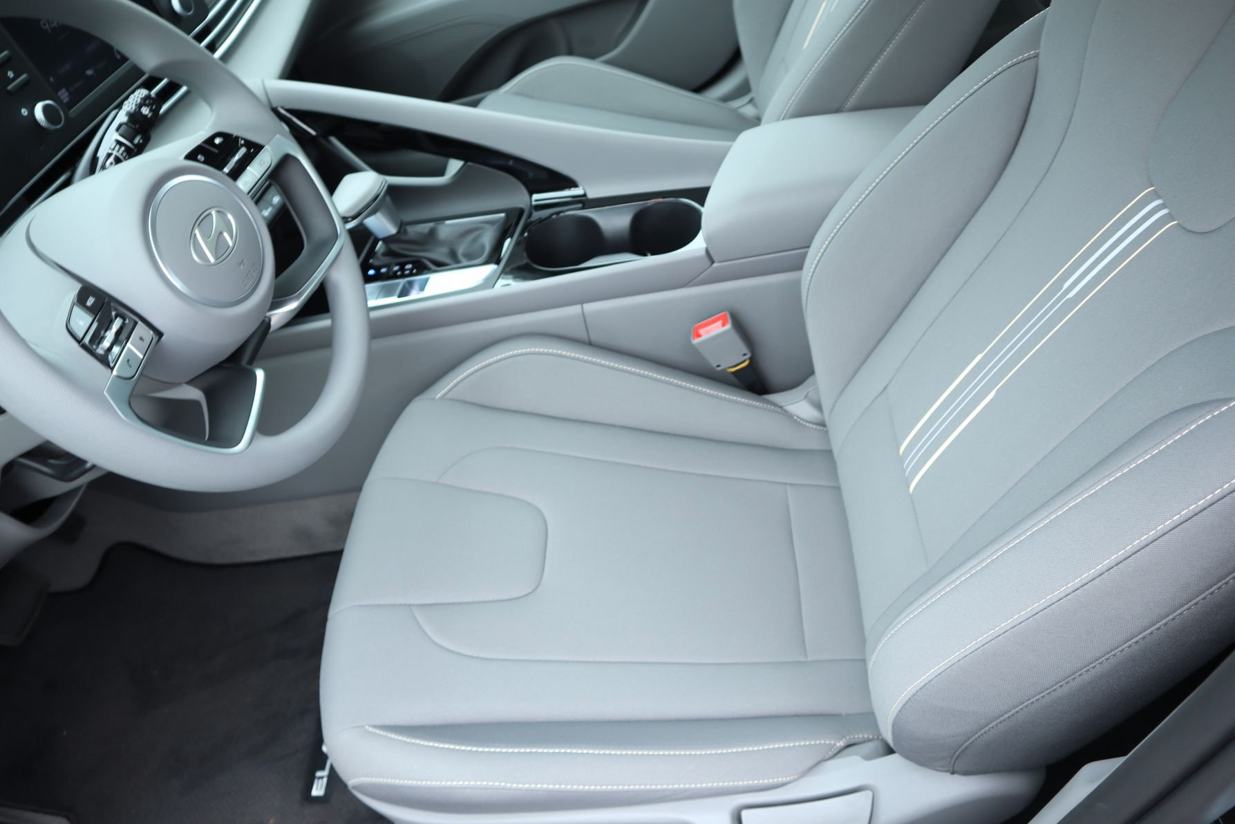 New 2026 Hyundai Elantra Hybrid FWD image 16