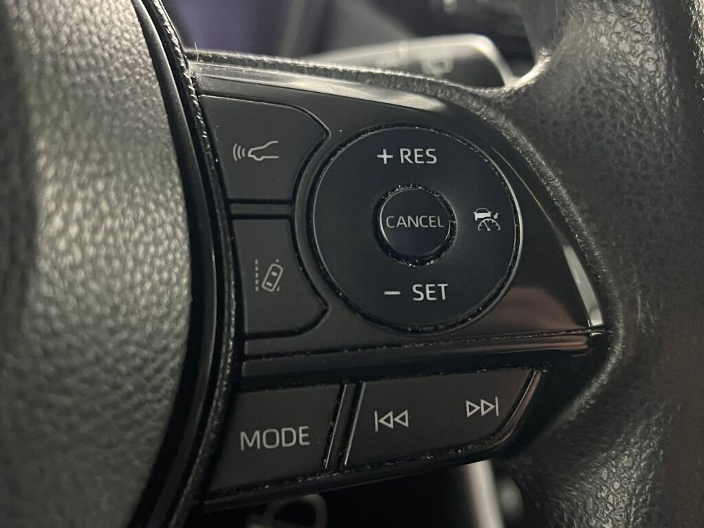 Used 2020 Toyota RAV4 LE image 11