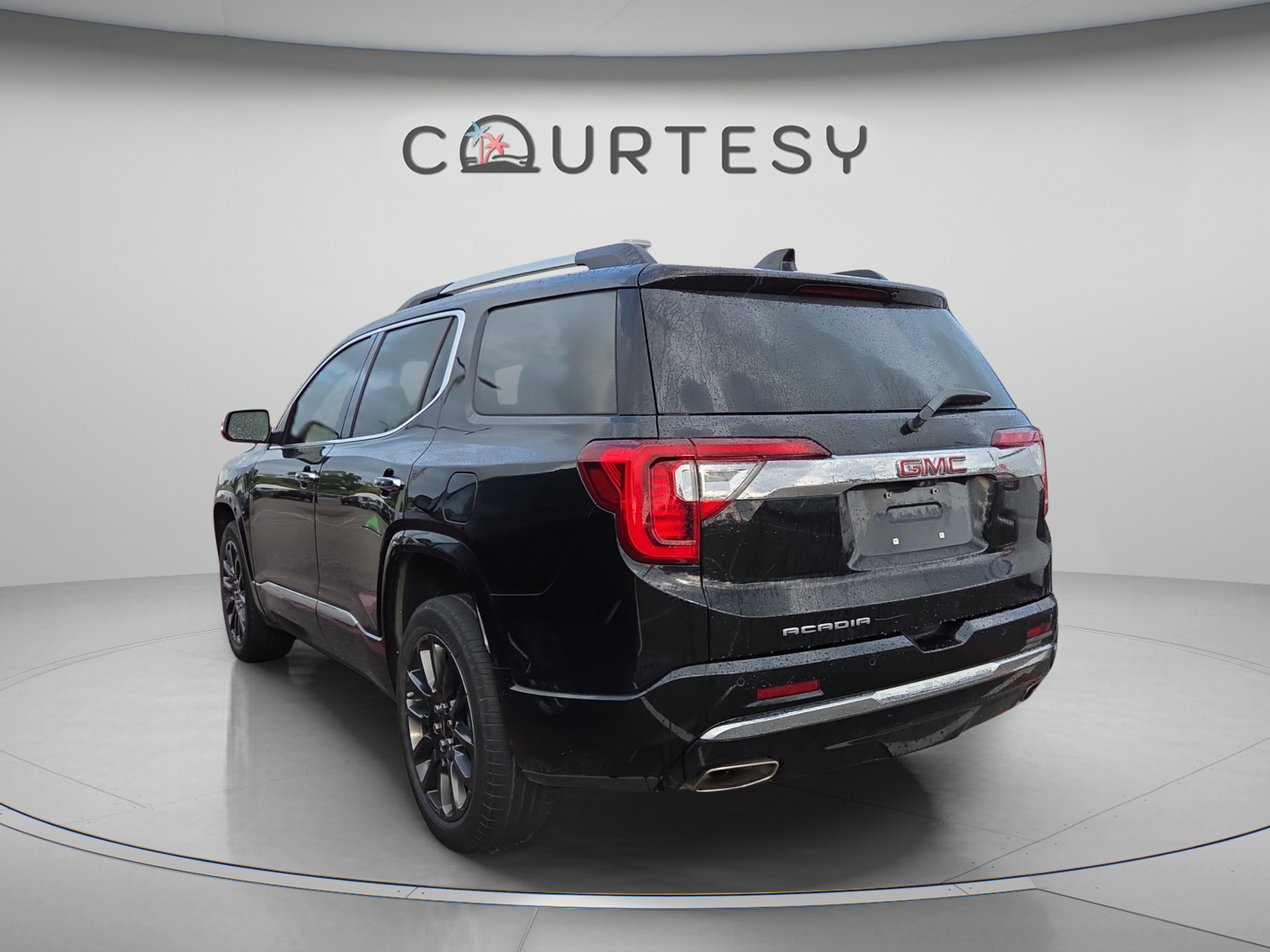 Used 2023 GMC Acadia Denali w/ Black Diamond Edition FWD image 2