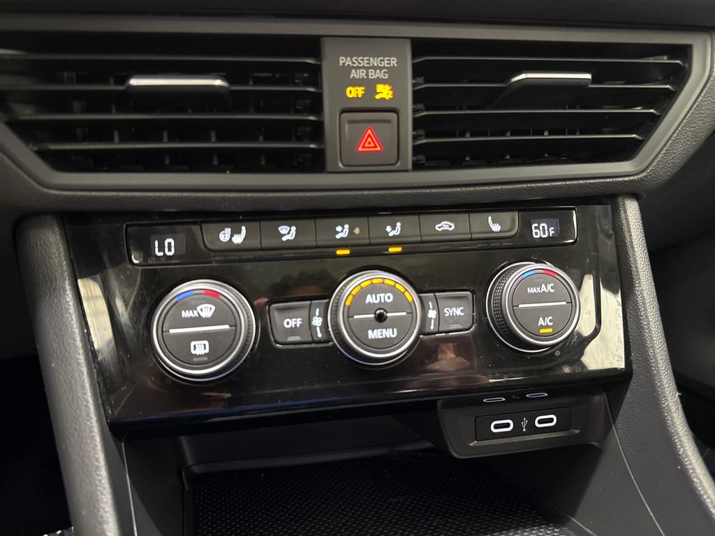 Used 2021 Volkswagen Jetta SE w/ SE Cold Weather Package FWD image 20