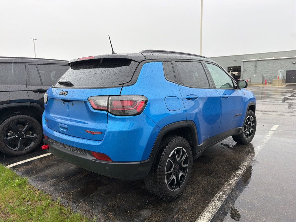 Used 2025 Jeep Compass Trailhawk w/ Trailhawk Elite Group image 6