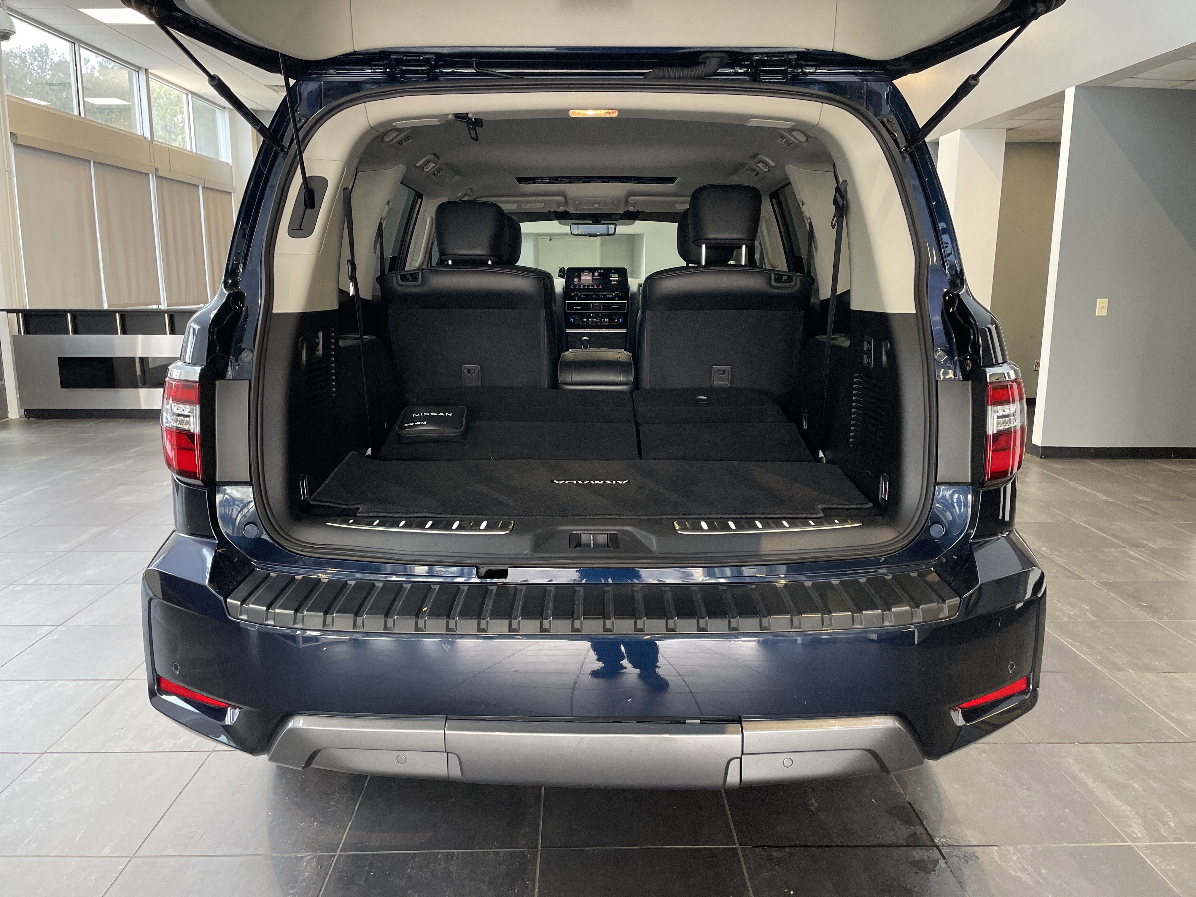 Used 2024 Nissan Armada Platinum w/ Captain's Chairs Package RWD image 41