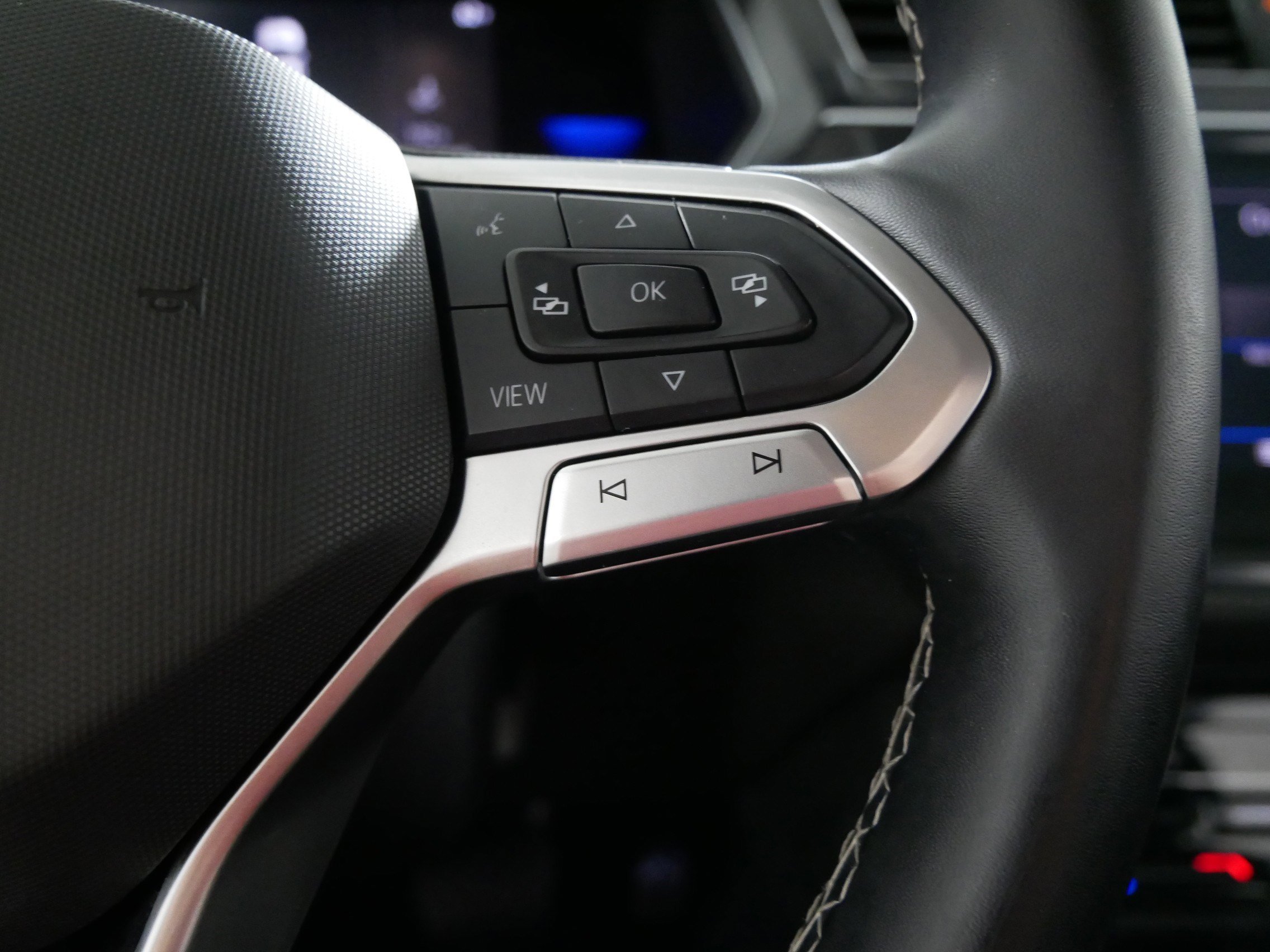 Used 2022 Volkswagen Tiguan SE FWD image 28