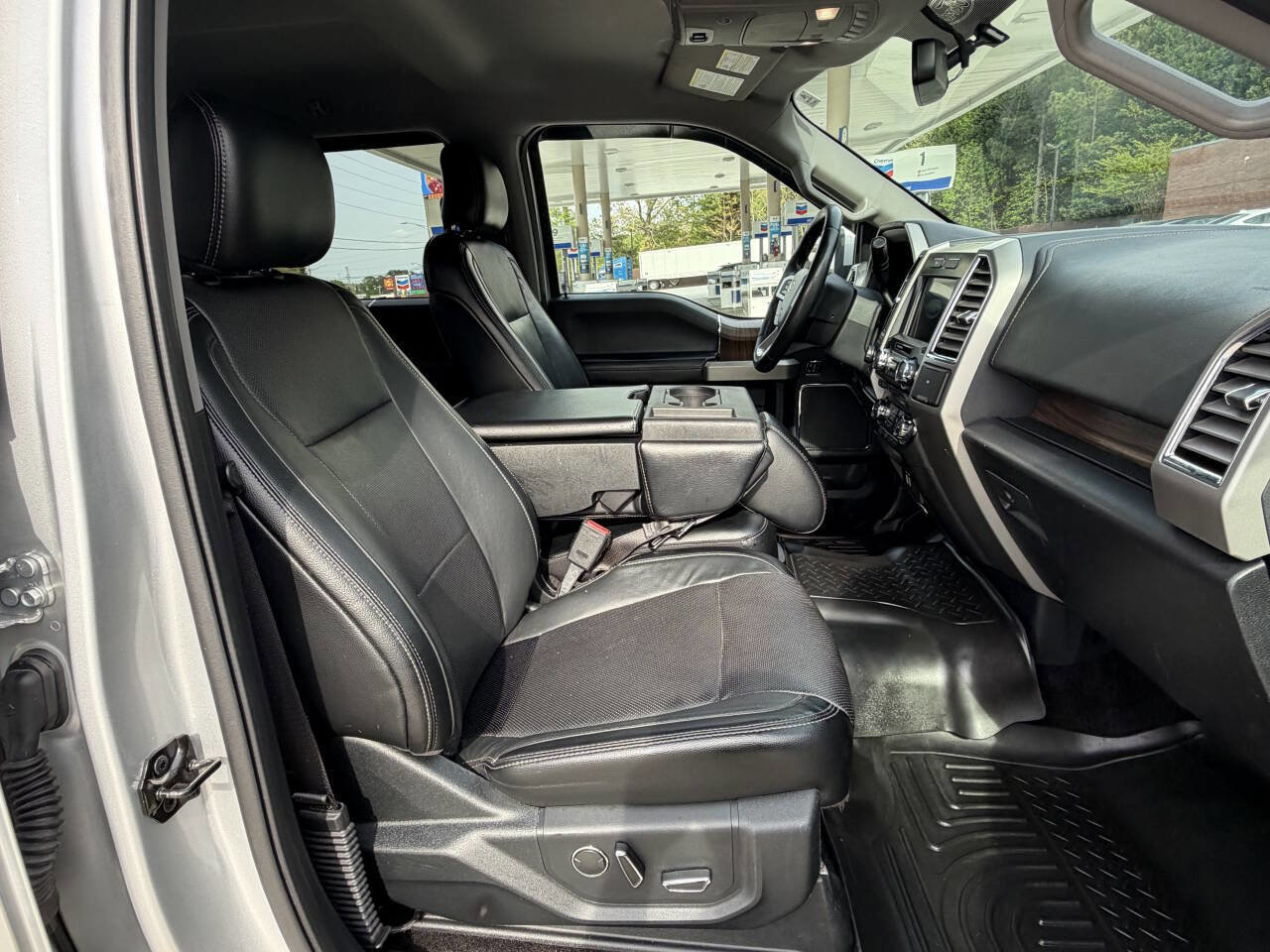 Used 2016 Ford F150 Lariat AWD/4WD image 6