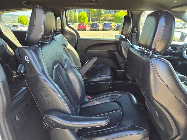 Used 2024 Chrysler Pacifica Limited image 13
