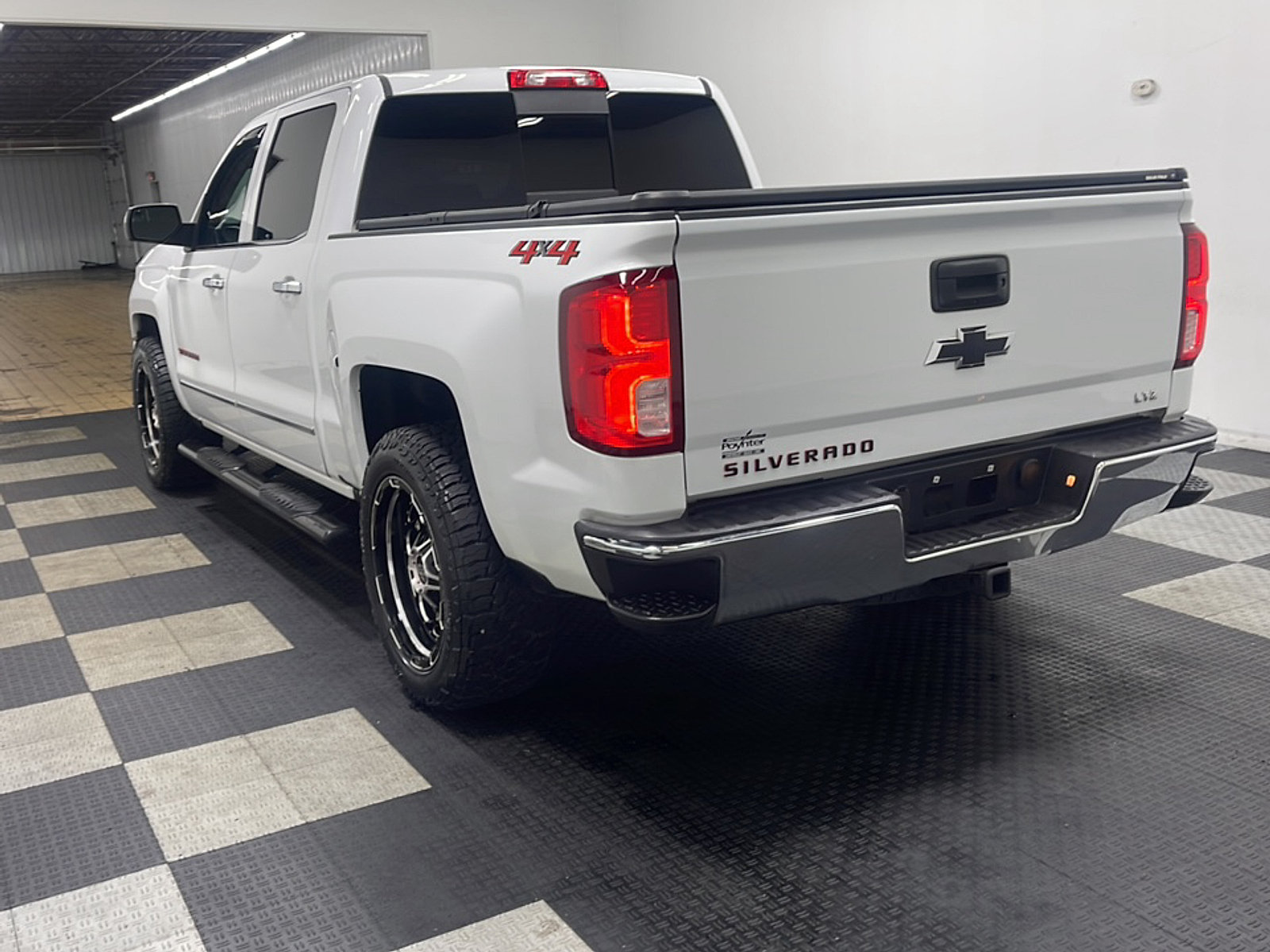 Used 2018 Chevrolet Silverado 1500 LTZ AWD/4WD image 15