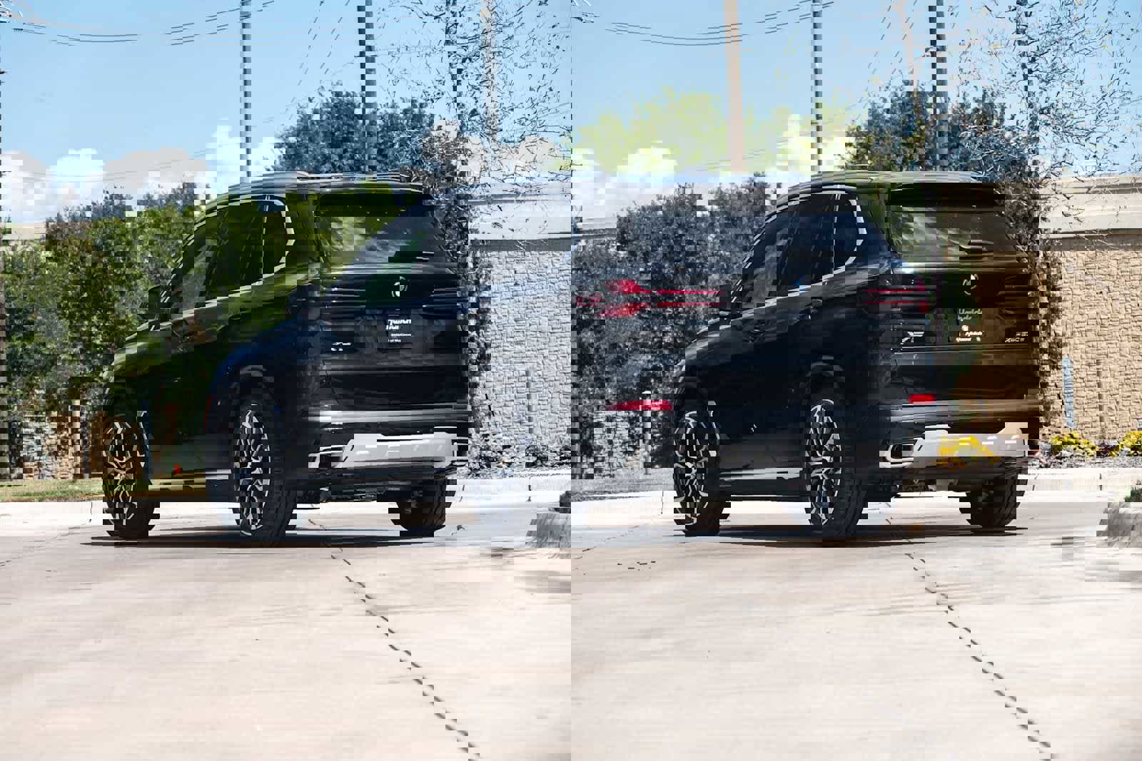 Used 2026 BMW X5 xDrive50e image 2