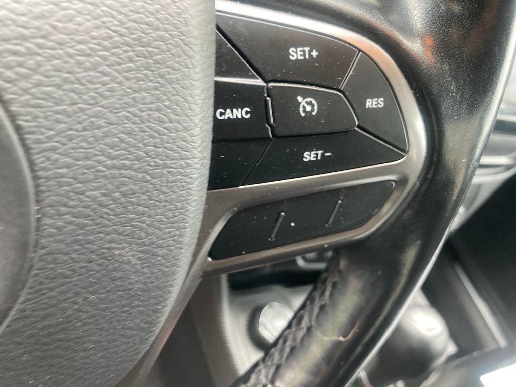 Used 2020 Jeep Cherokee Limited AWD/4WD image 43