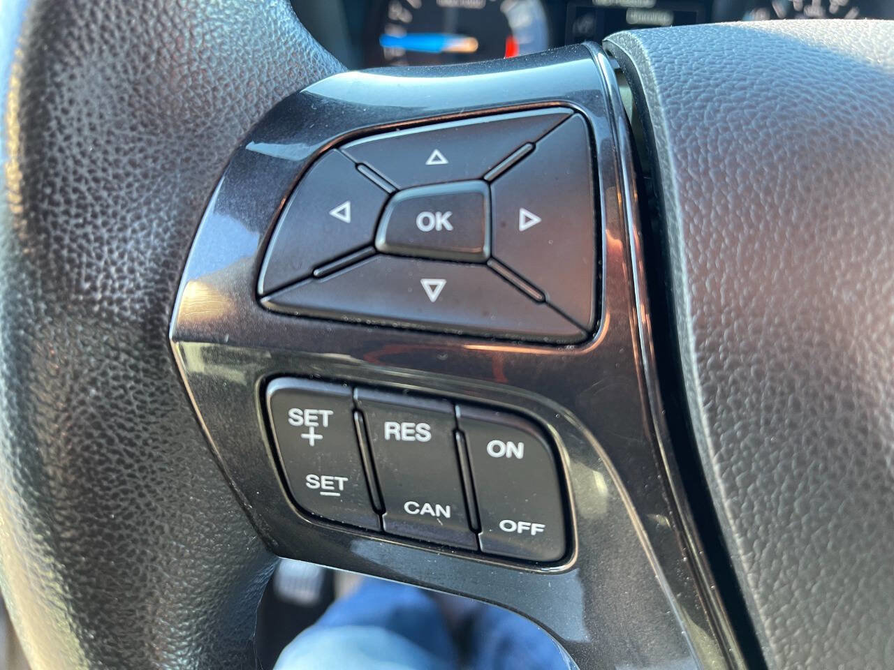 Used 2017 Ford Explorer XLT AWD/4WD image 19