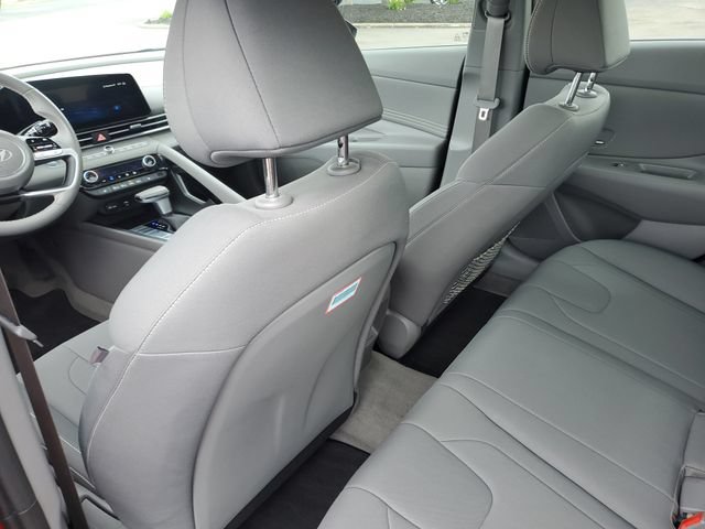Certified 2025 Hyundai Elantra SEL FWD image 13