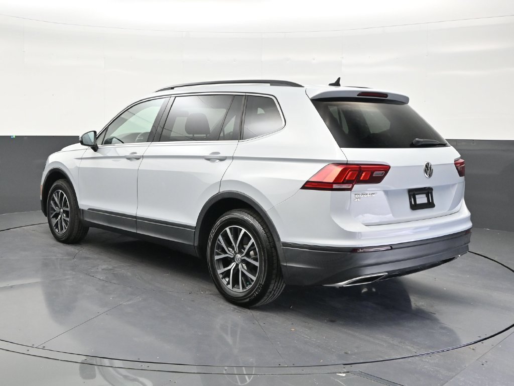 Used 2019 Volkswagen Tiguan SE w/ Panoramic Sunroof Package FWD image 3