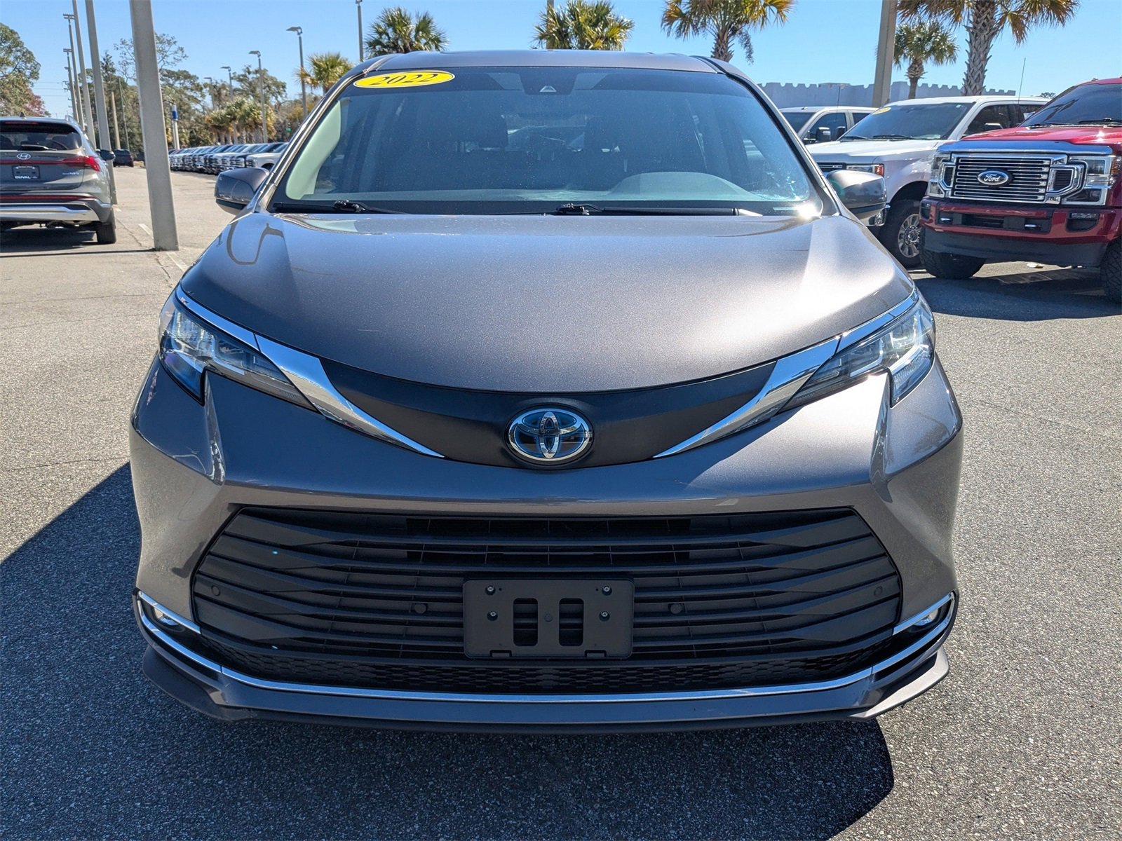 Used 2022 Toyota Sienna XLE image 9