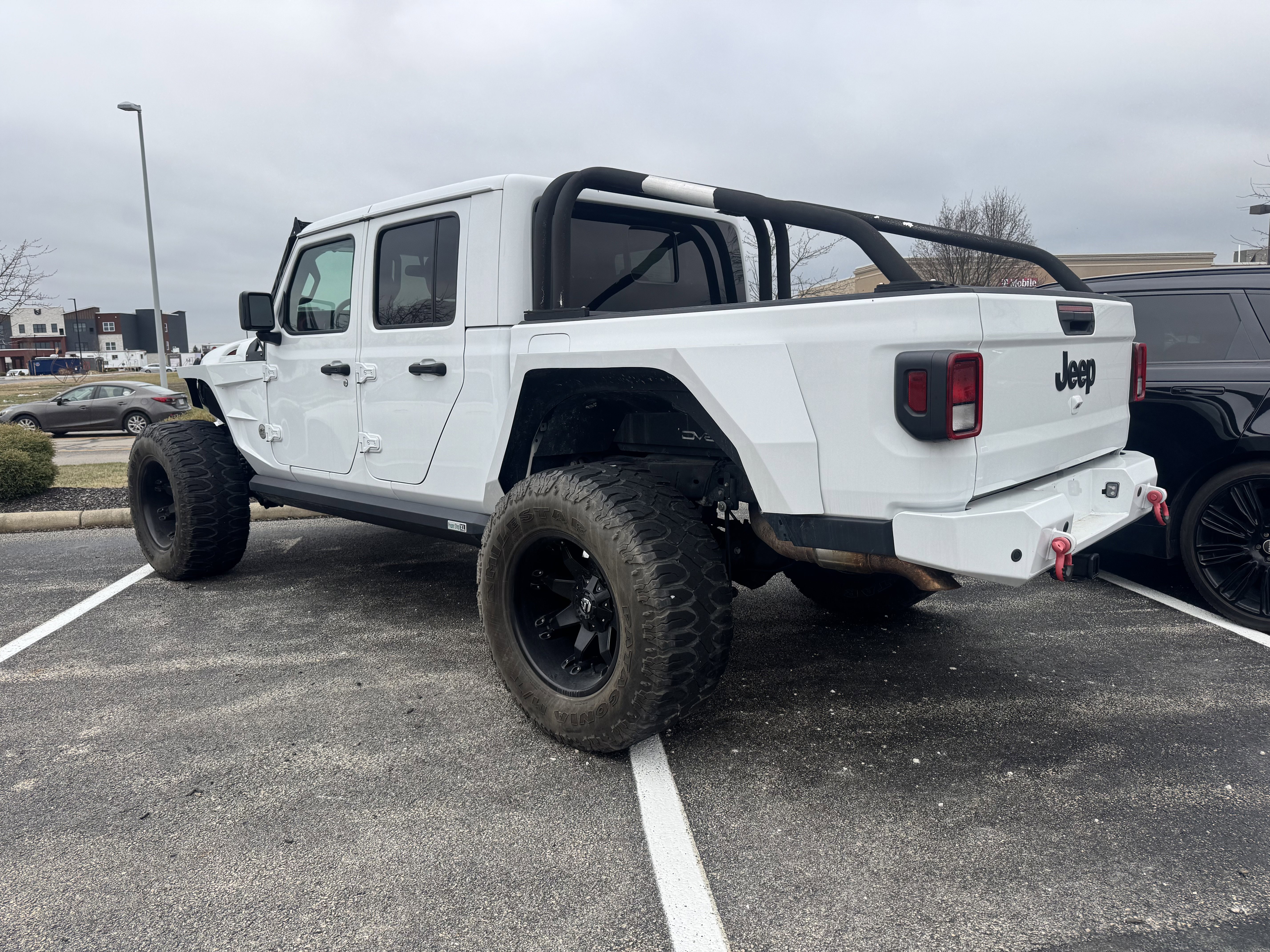 Used 2022 Jeep Gladiator Sport image 3