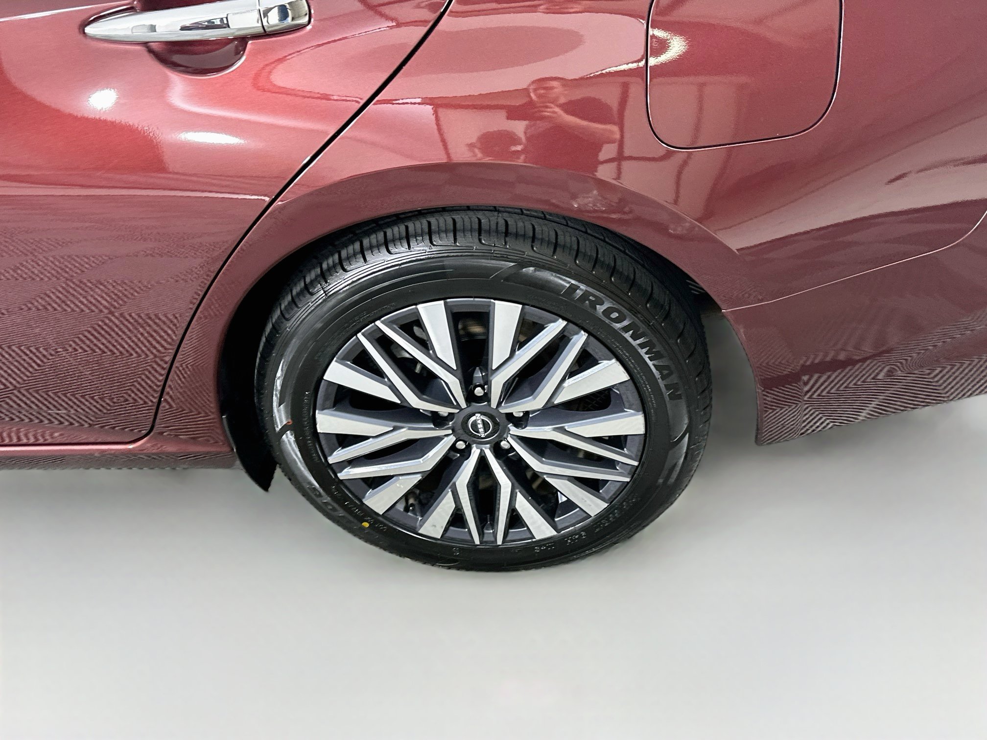 Used 2025 Nissan Altima 2.5 SV FWD image 11