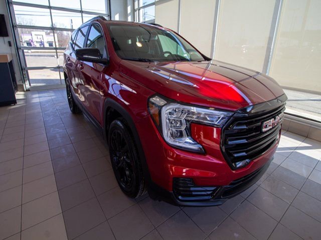 Certified 2023 GMC Terrain SLE w/ Driver Convenience Package image 4