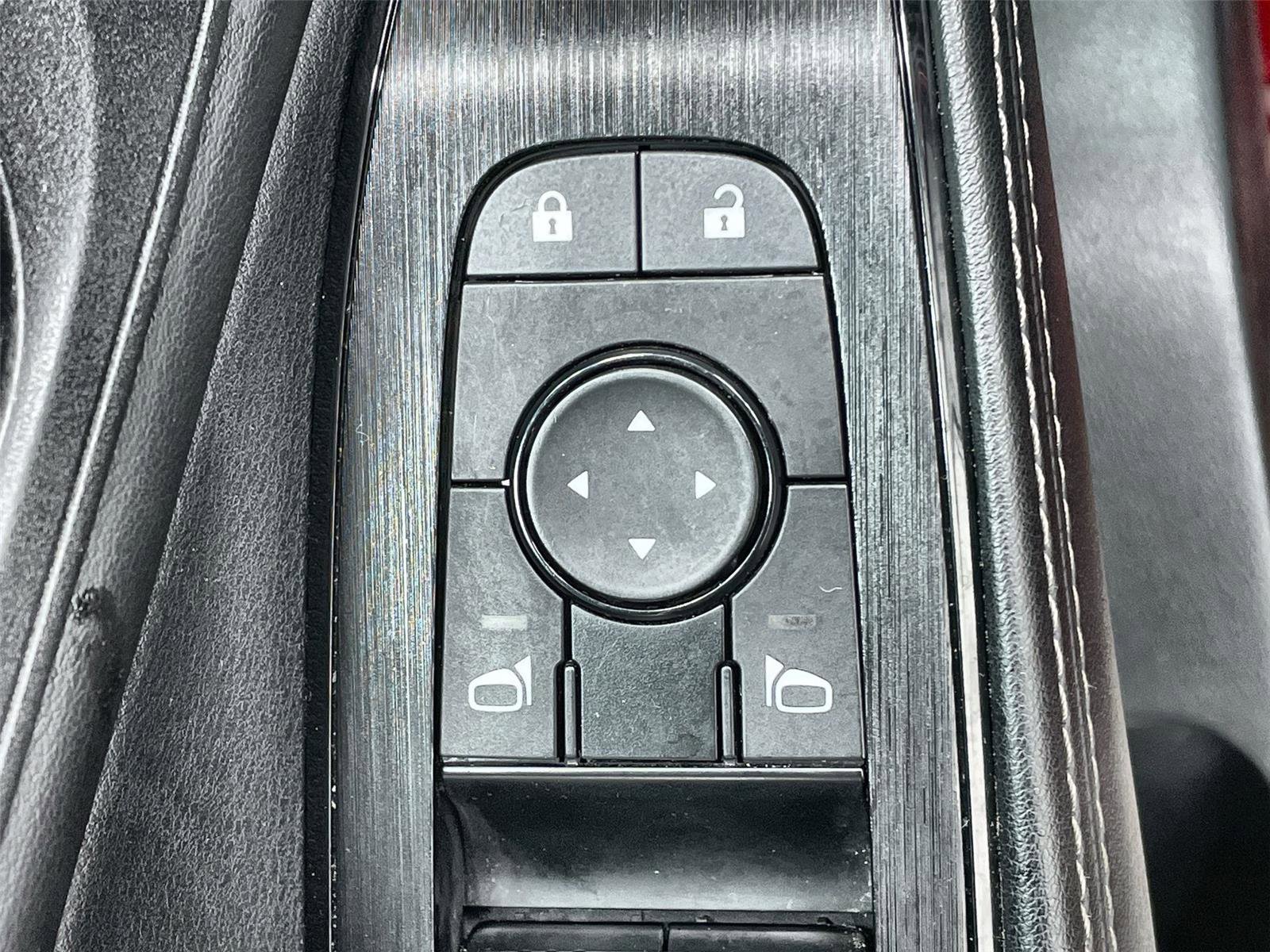 Used 2024 Nissan Rogue SV image 14