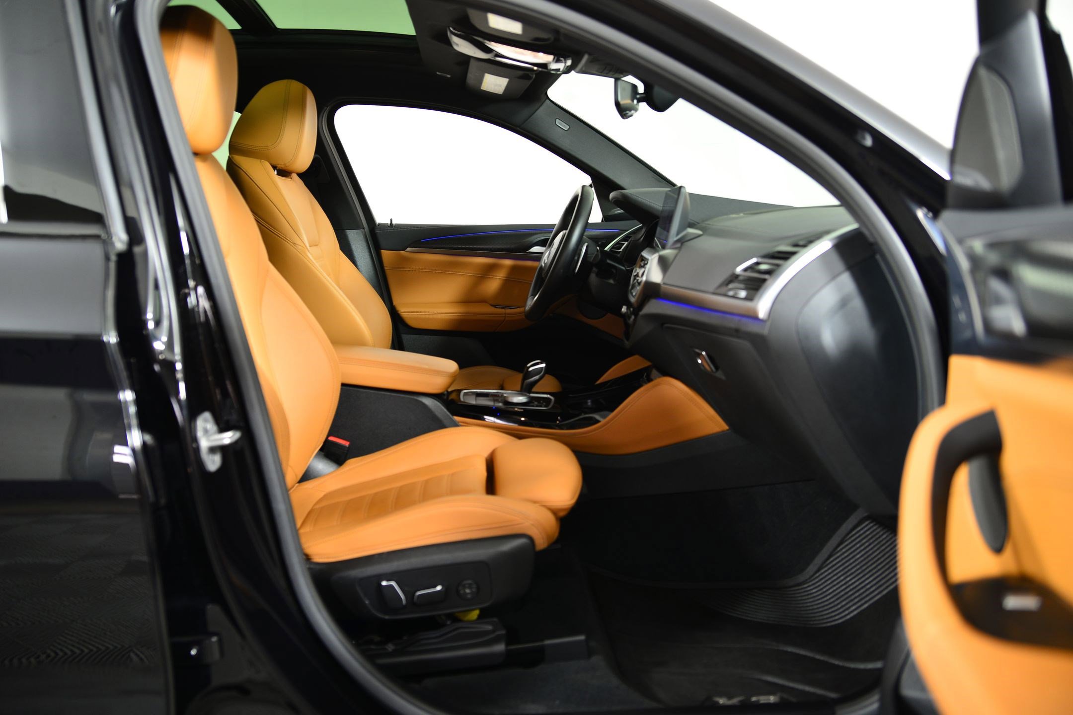 Used 2024 BMW X4 xDrive30i w/ Premium Package image 18