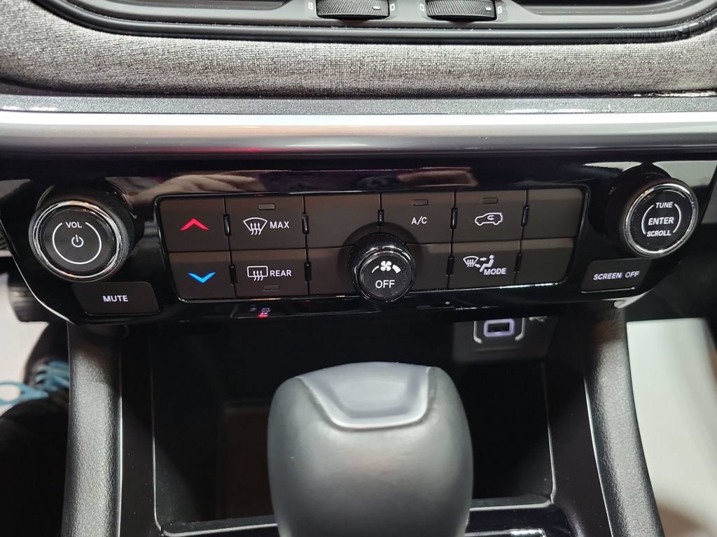 Used 2023 Jeep Compass Latitude AWD/4WD image 37