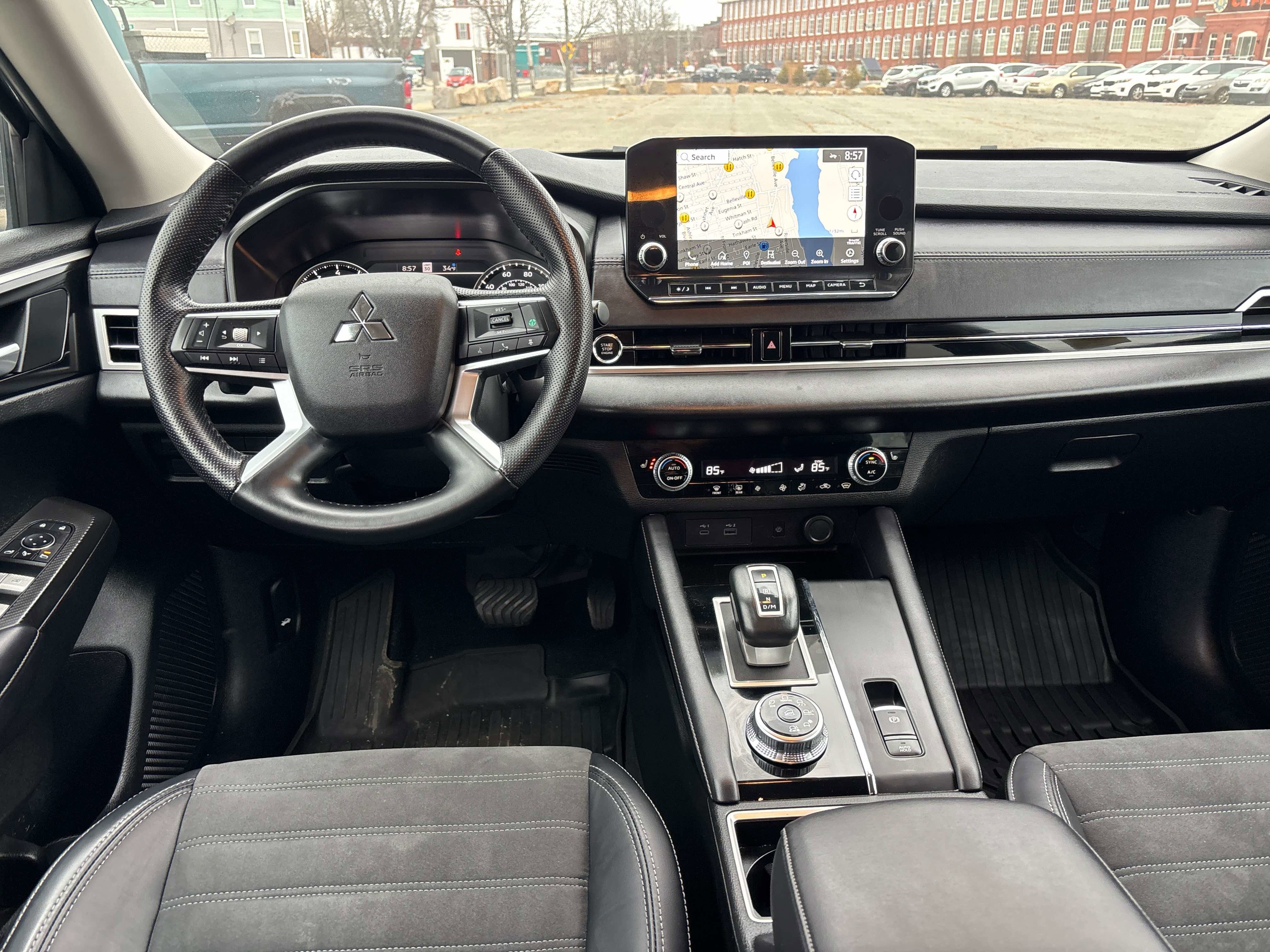 Used 2024 Mitsubishi Outlander SE image 12