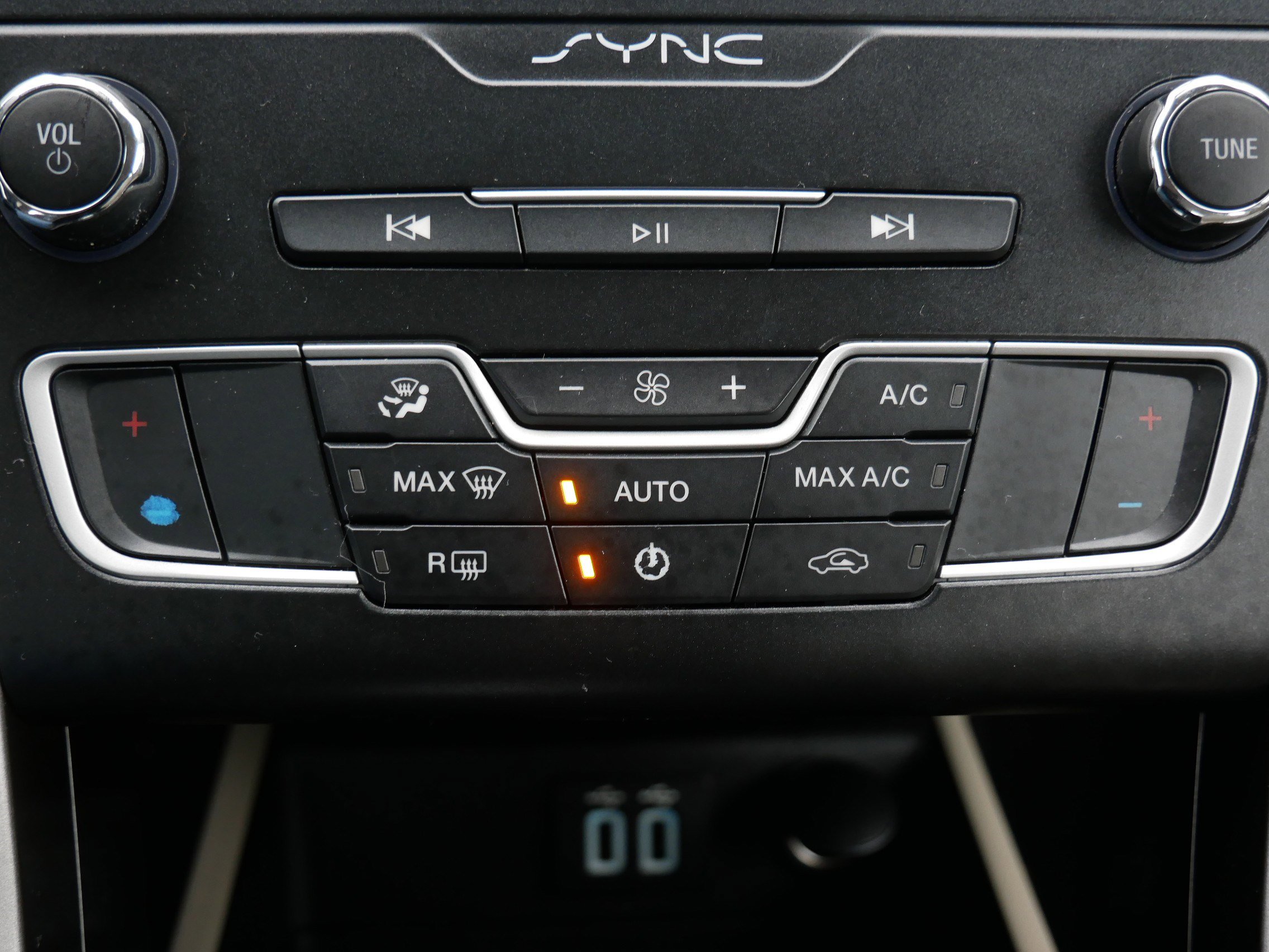 Used 2019 Ford Fusion SE image 23