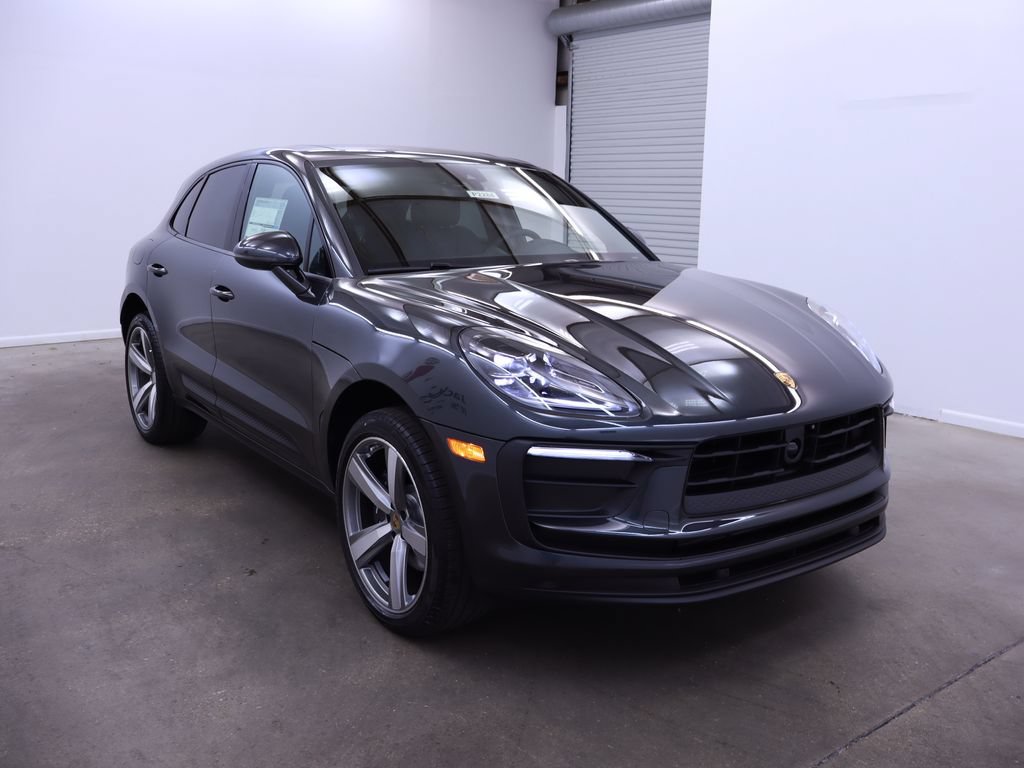 Used 2025 Porsche Macan AWD/4WD image 9