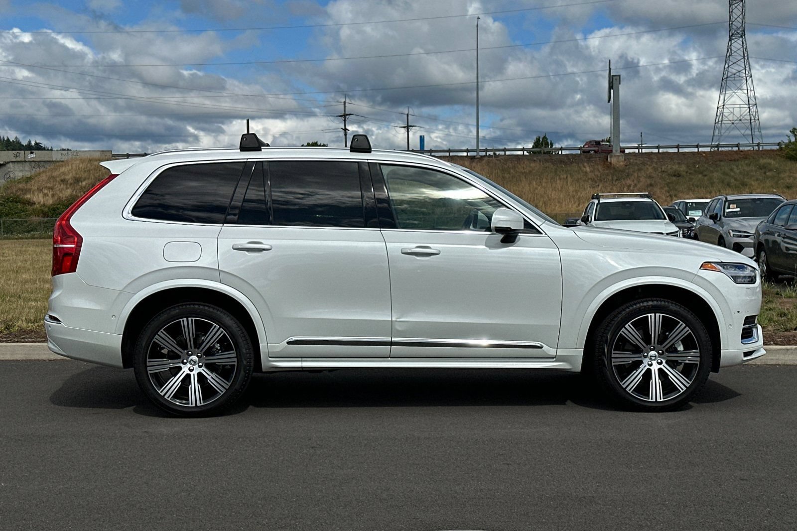 Used 2025 Volvo XC90 T8 Ultra w/ Protection Package Premier AWD/4WD image 2