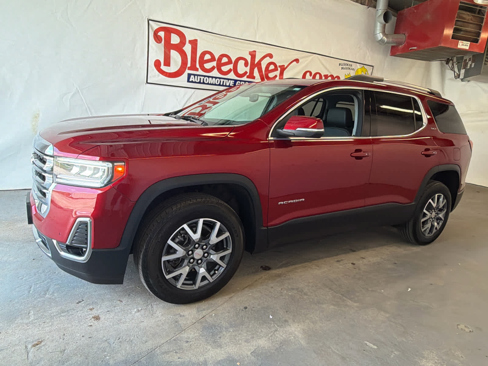 Used 2023 GMC Acadia SLT FWD image 2