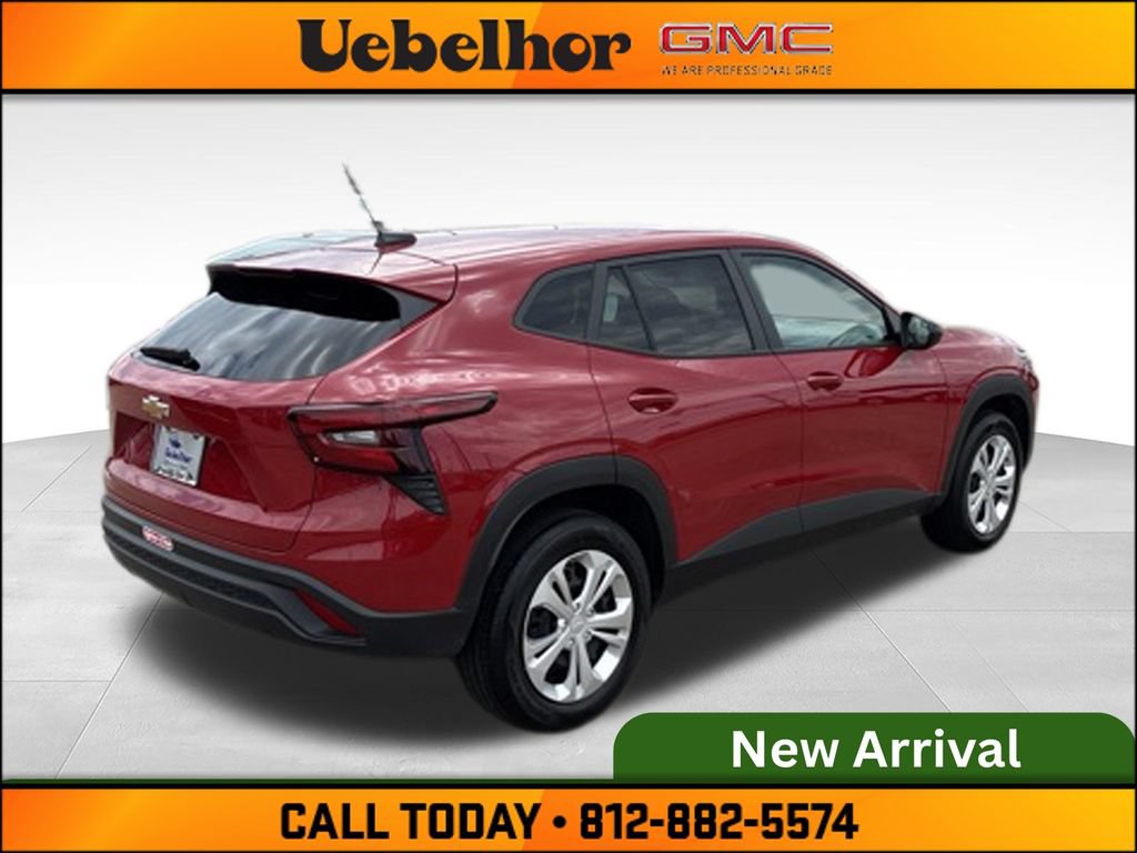 Used 2026 Chevrolet Trax LS FWD image 4