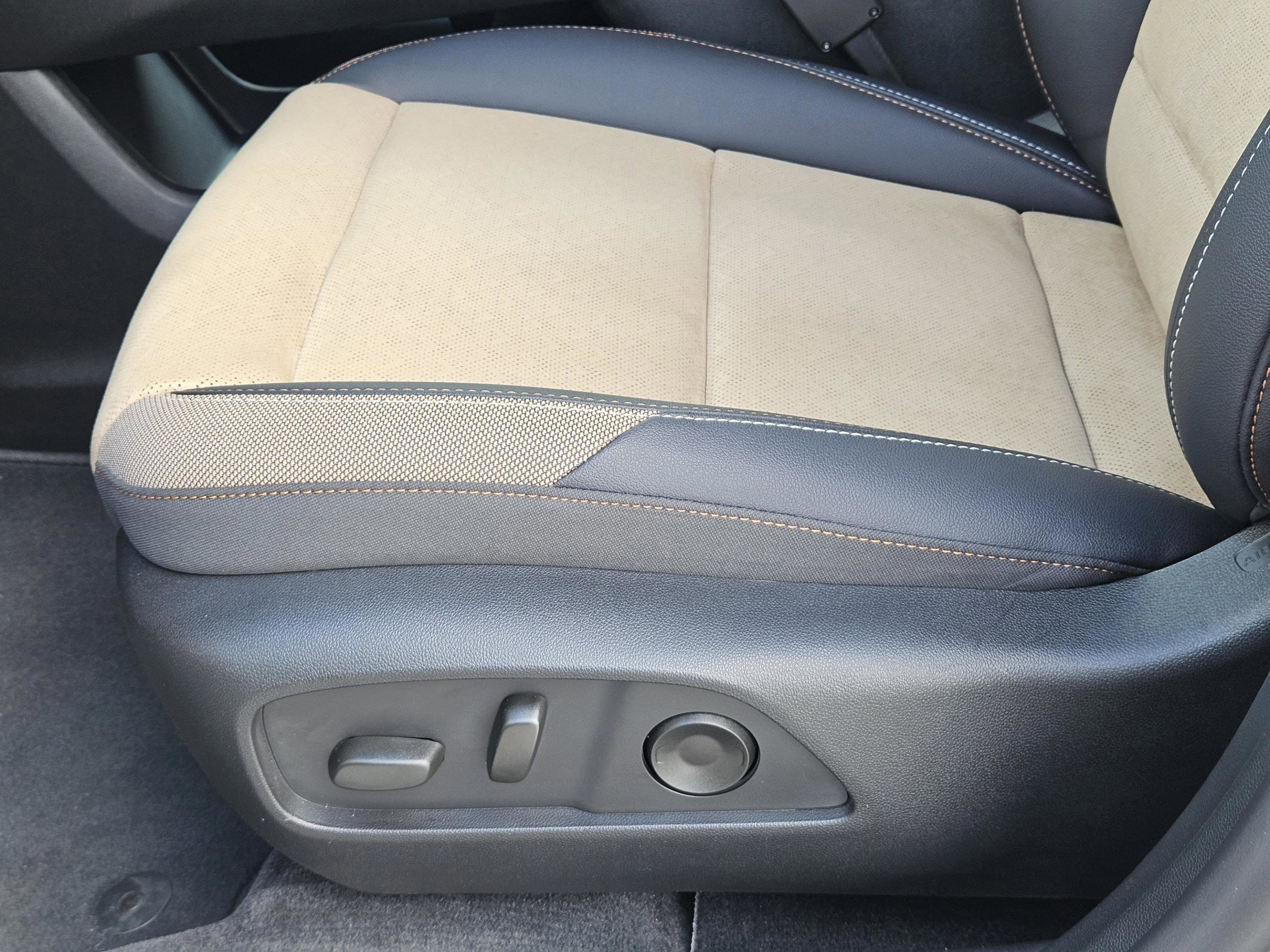 Used 2026 Chevrolet Equinox ACTIV w/ Convenience Package III FWD image 26