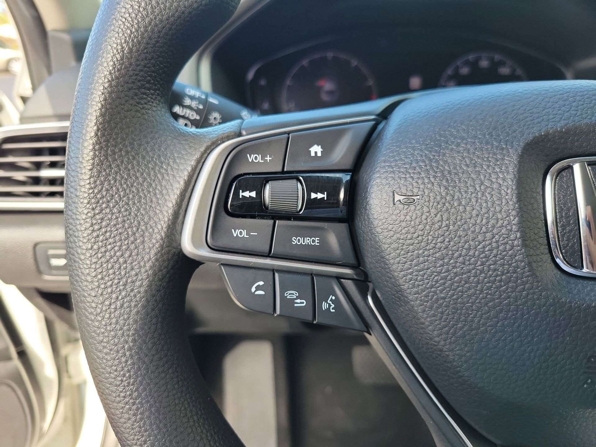 Used 2019 Honda Accord LX image 28