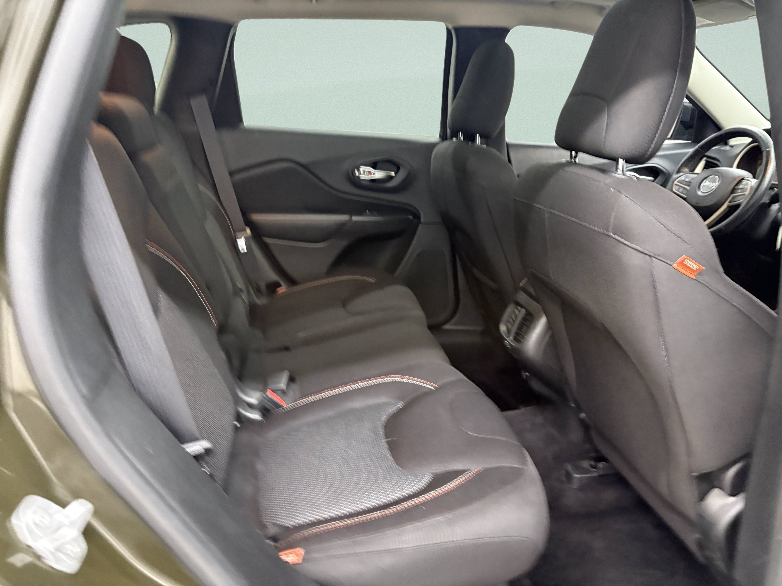 Used 2017 Jeep Cherokee Latitude w/ Cold Weather Group AWD/4WD image 22