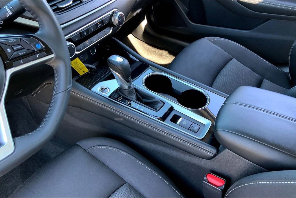 Used 2024 Nissan Altima 2.5 SV w/ SV Premium Package image 13