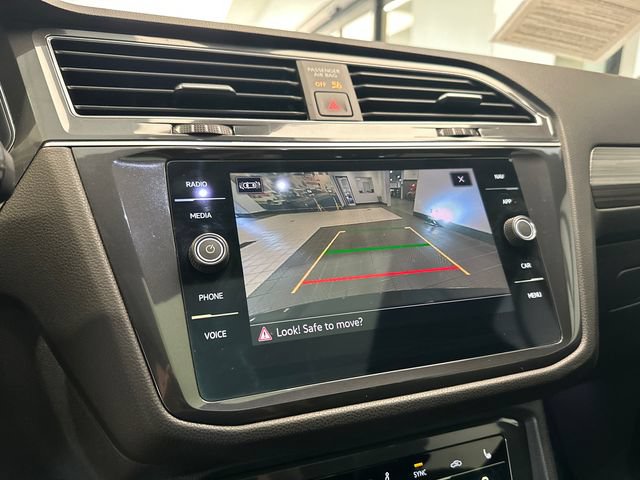 Used 2022 Volkswagen Tiguan SEL R-Line AWD/4WD image 28