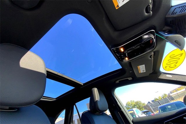 Used 2025 Mercedes-Benz GLC 300 4MATIC image 11