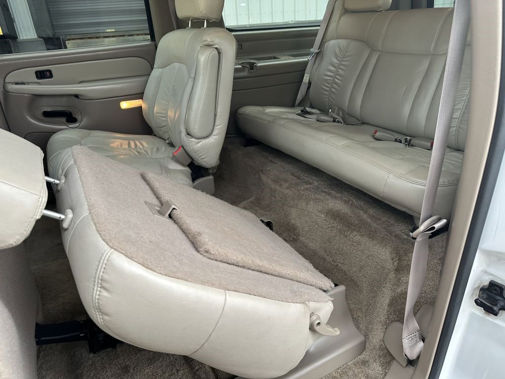Used 2002 Chevrolet Suburban LT image 32