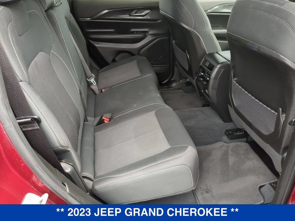 Used 2023 Jeep Grand Cherokee Laredo AWD/4WD image 20