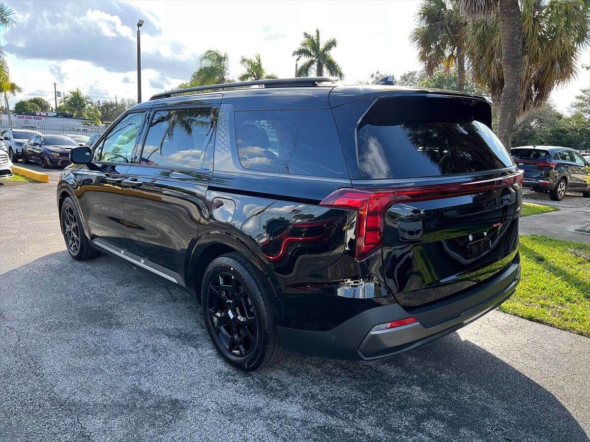 Used 2026 Kia Carnival SX w/ SX Dark Edition Package image 6